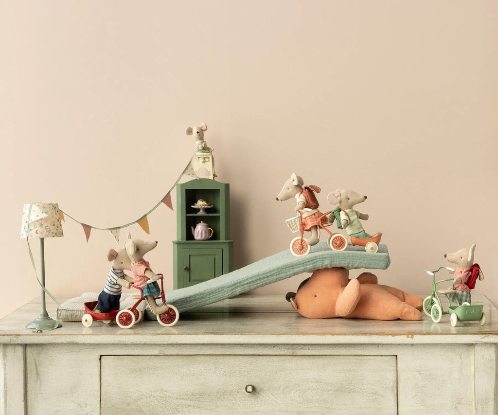 Tricycle Mice