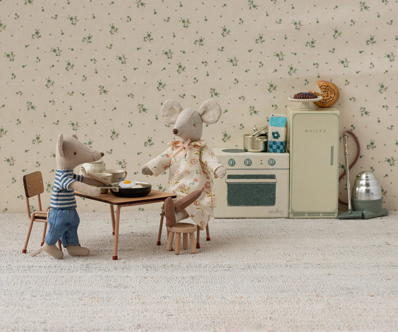 Maileg Chair Mouse Dark Powder S/S 2025